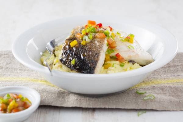 Filet de bar braisé à l'échalote et écrasée aux tomates et olives
