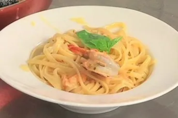 Image recette Linguine sauce tomate fraîche à l'origan, mozzarella et gambas rôties
